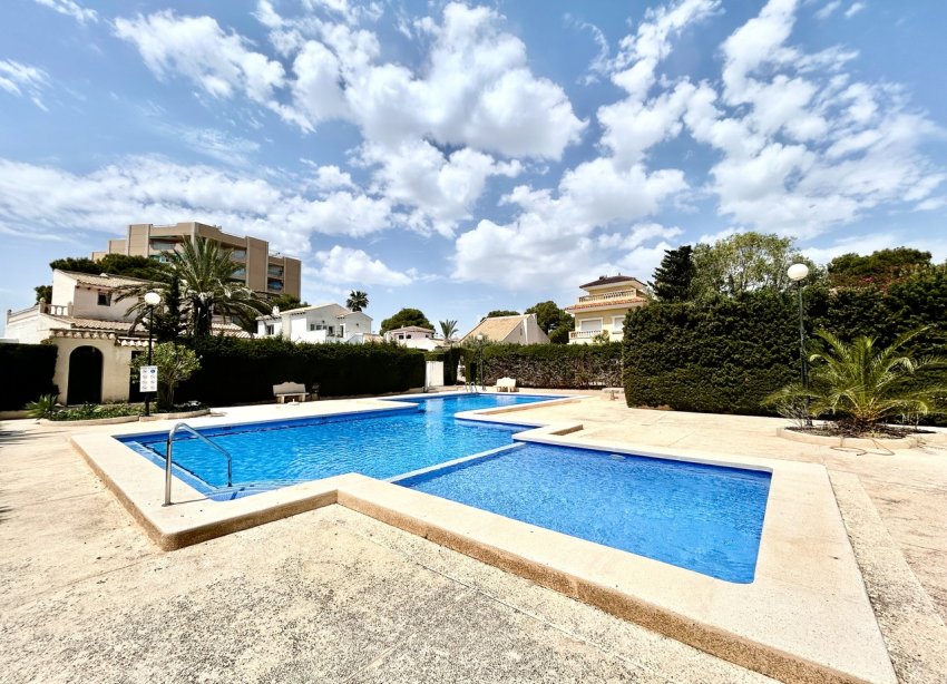 Resale - Villa - Orihuela Costa - La Zenia