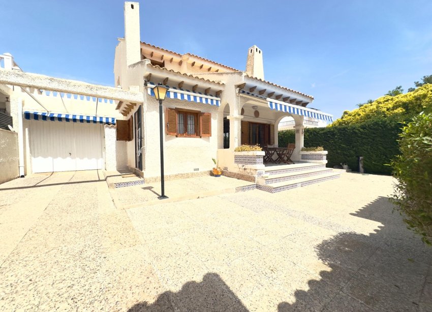 Resale - Villa - Orihuela Costa - La Zenia
