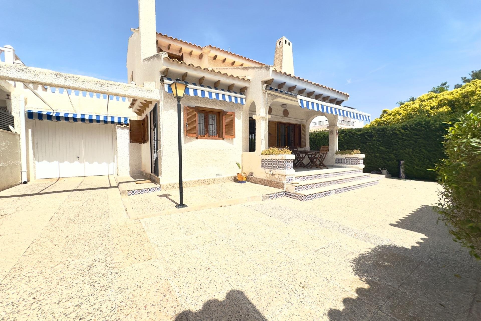 Resale - Villa - Orihuela Costa - La Zenia