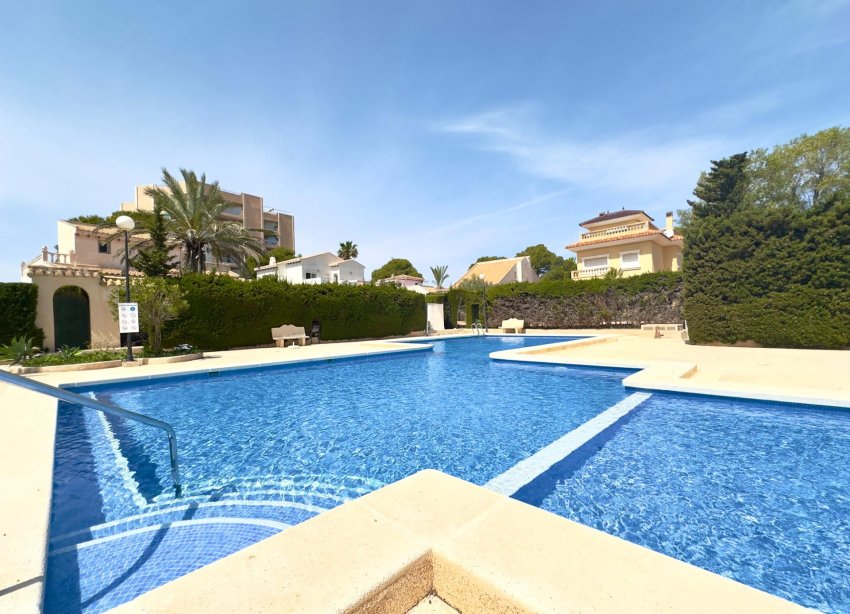 Resale - Villa - Orihuela Costa - La Zenia