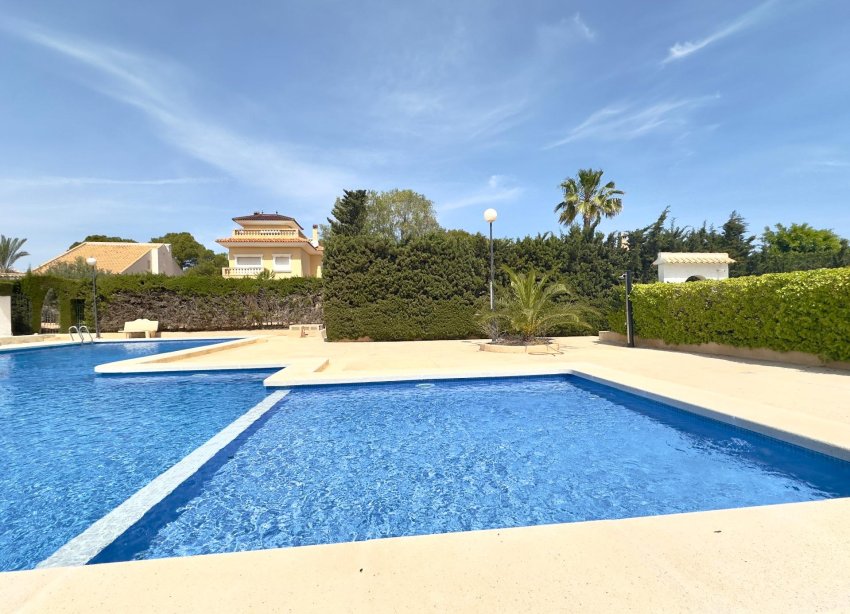 Resale - Villa - Orihuela Costa - La Zenia