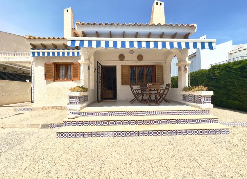 Resale - Villa - Orihuela Costa - La Zenia