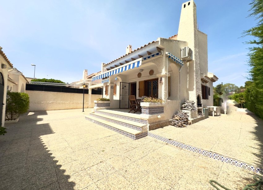 Resale - Villa - Orihuela Costa - La Zenia