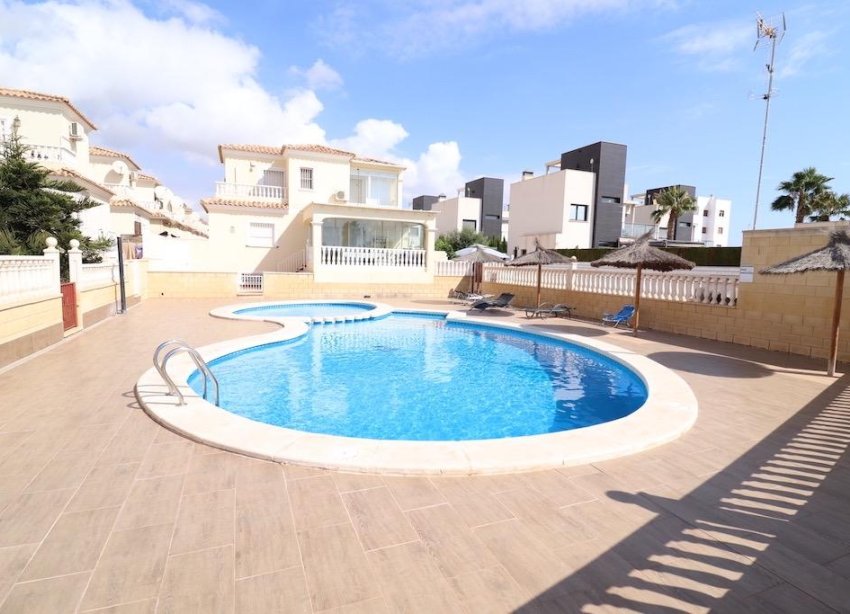 Resale - Villa - Orihuela Costa - Lomas de Cabo Roig