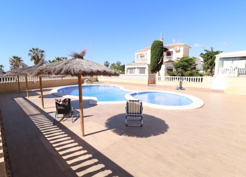 Resale - Villa - Orihuela Costa - Lomas de Cabo Roig