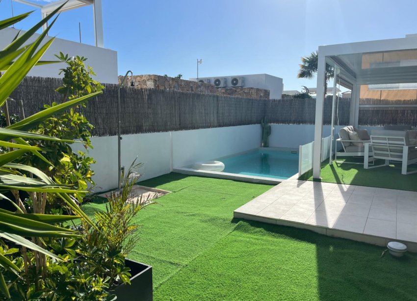 Resale - Villa - Orihuela Costa - Lomas de Cabo Roig