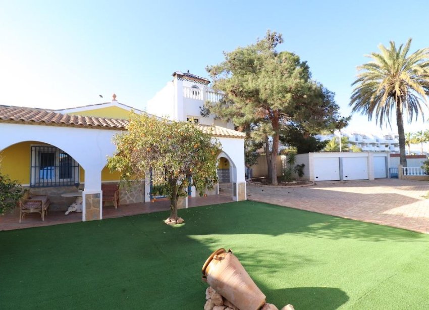 Resale - Villa - Orihuela Costa - Los Dolses