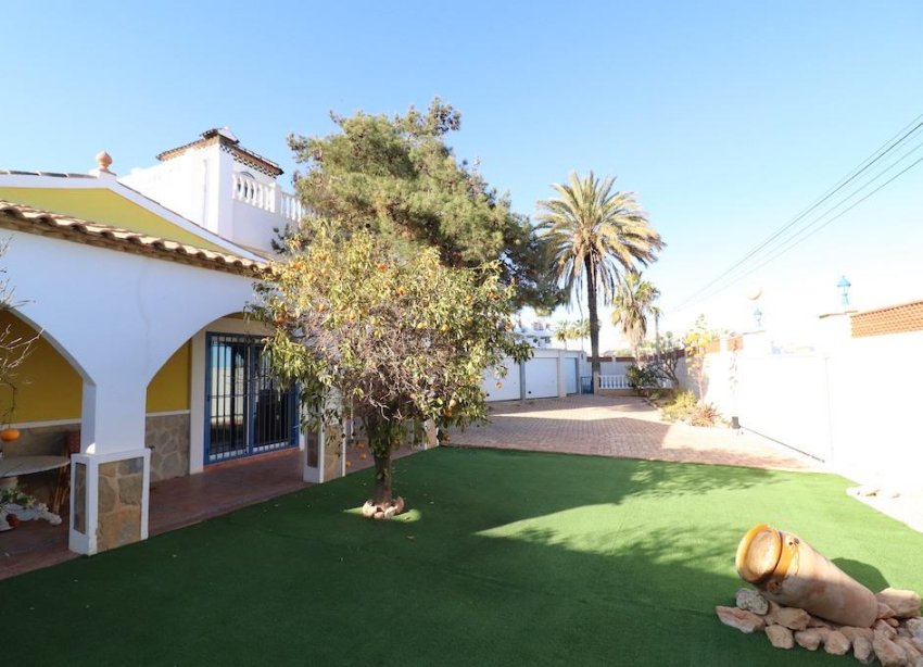 Resale - Villa - Orihuela Costa - Los Dolses