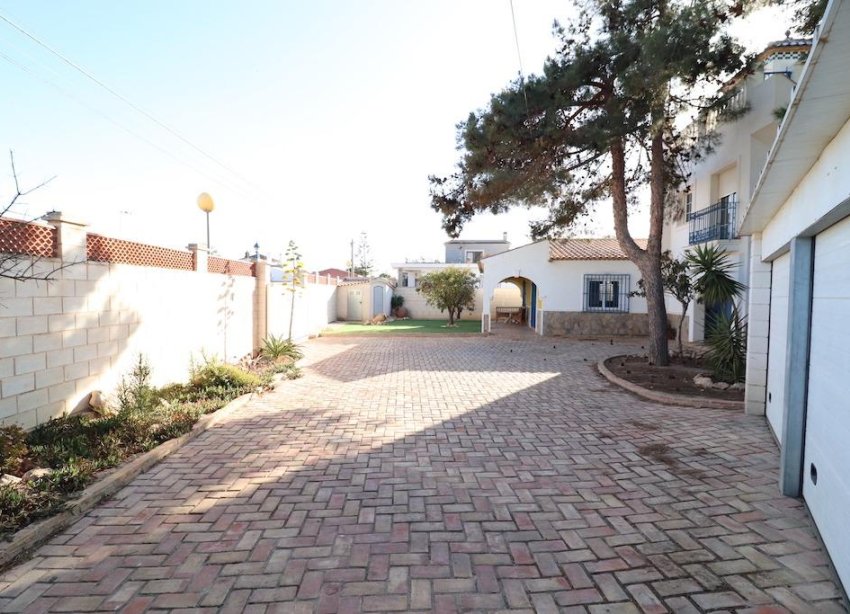 Resale - Villa - Orihuela Costa - Los Dolses