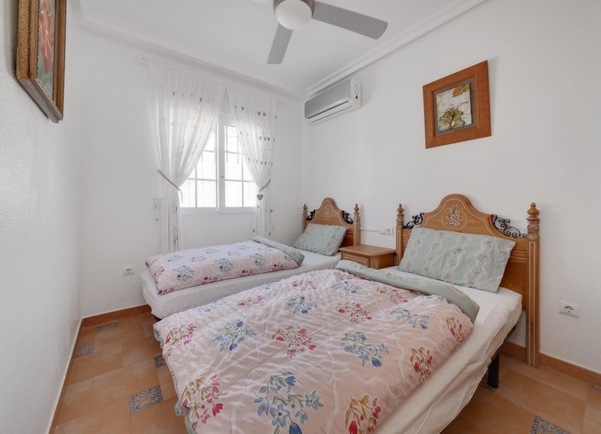 Resale - Villa - Orihuela Costa - Los Dolses