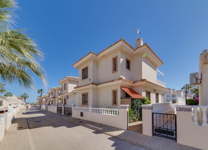 Resale - Villa - Orihuela Costa - Los Dolses