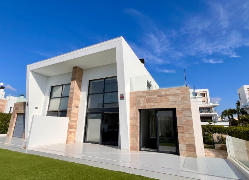 Resale - Villa - Orihuela Costa - Los Dolses