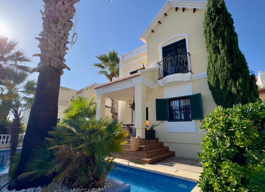 Resale - Villa * - Orihuela Costa - Los Dolses