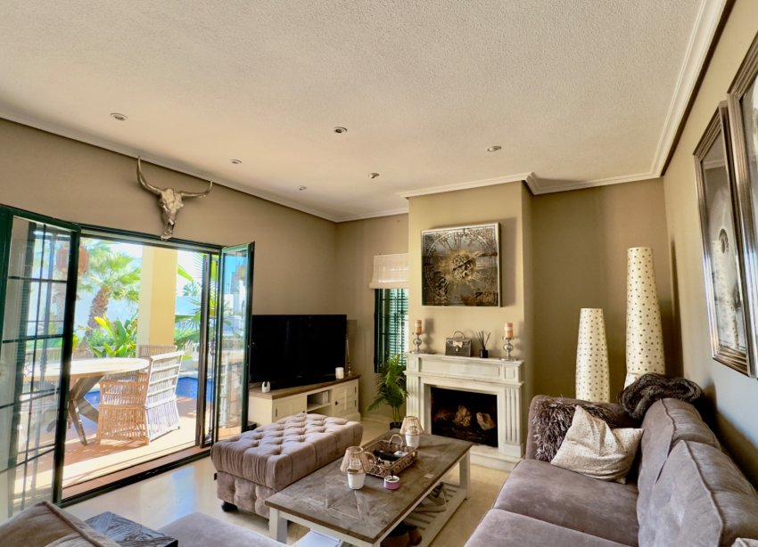 Resale - Villa * - Orihuela Costa - Los Dolses