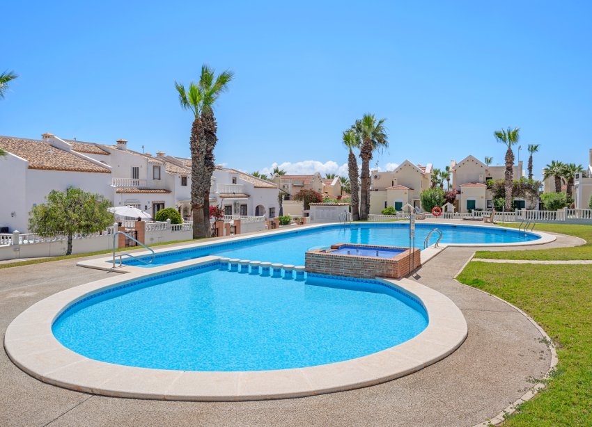 Resale - Villa * - Orihuela Costa - Los Dolses