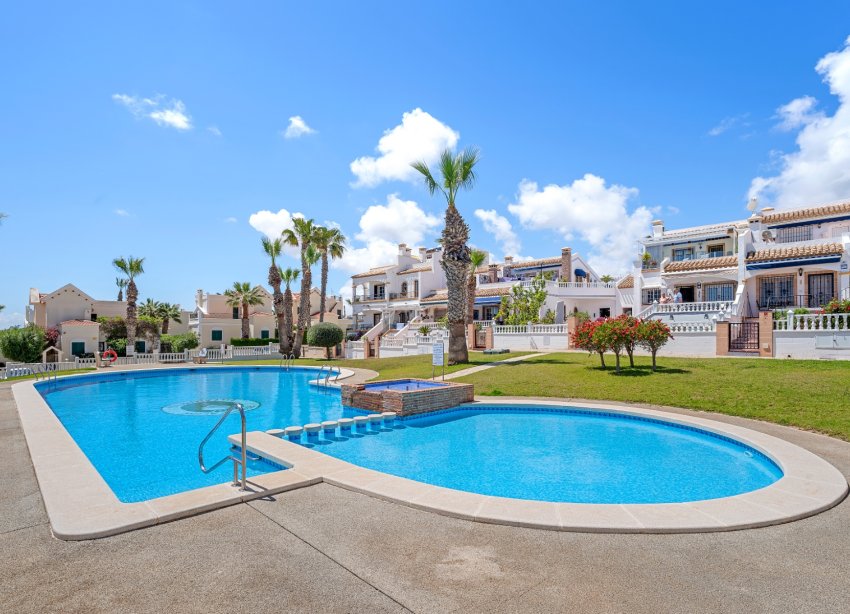 Resale - Villa * - Orihuela Costa - Los Dolses