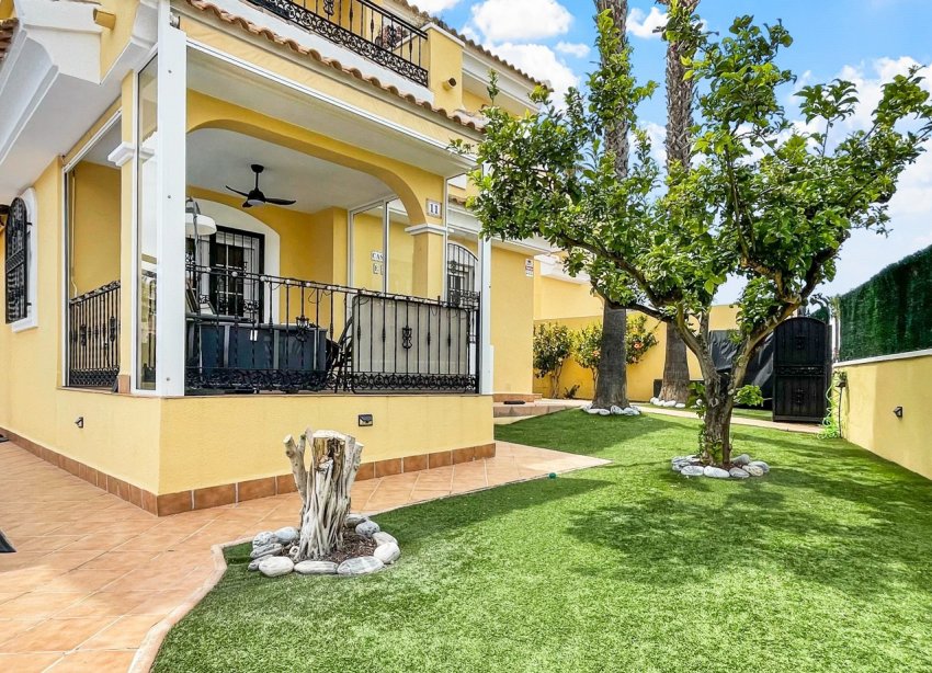 Resale - Villa - Orihuela Costa - Los Dolses