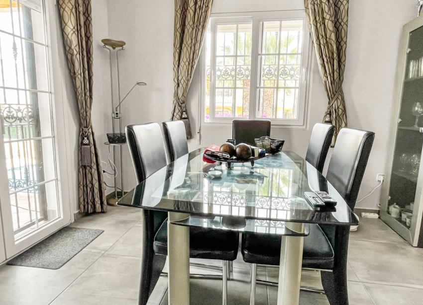 Resale - Villa - Orihuela Costa - Los Dolses