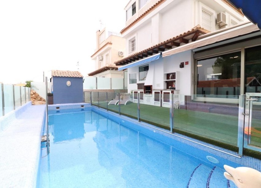 Resale - Villa - Orihuela Costa - Montezenia