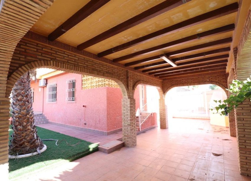 Resale - Villa - Orihuela Costa - MUY CERCA DE LA PLAYA