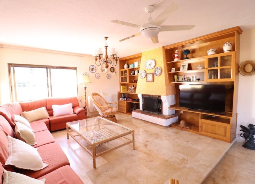 Resale - Villa - Orihuela Costa - MUY CERCA DE LA PLAYA