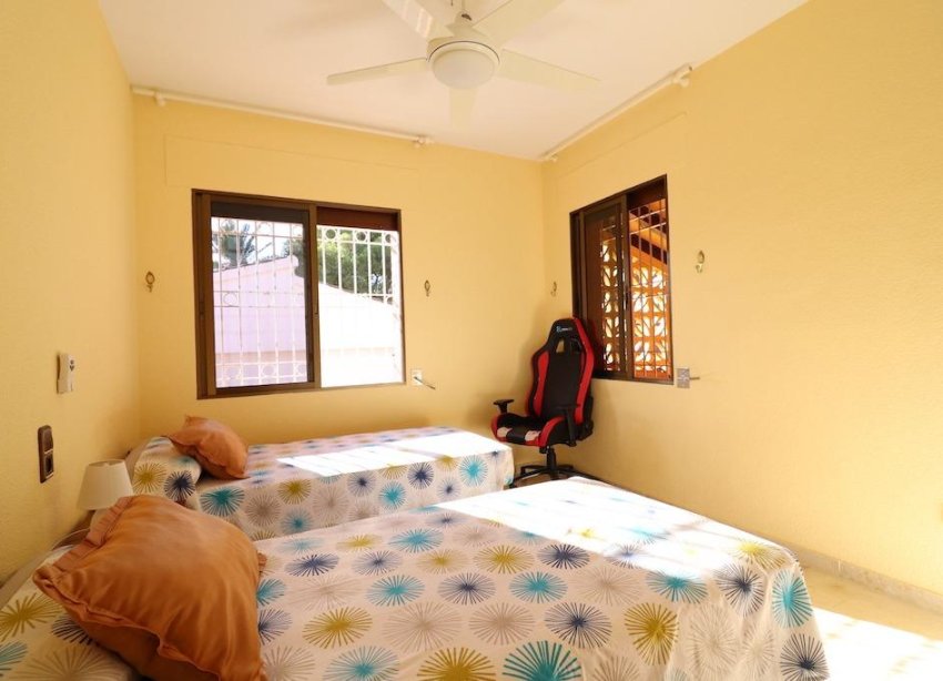 Resale - Villa - Orihuela Costa - MUY CERCA DE LA PLAYA