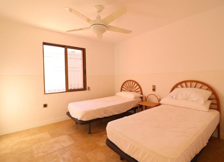 Resale - Villa - Orihuela Costa - MUY CERCA DE LA PLAYA