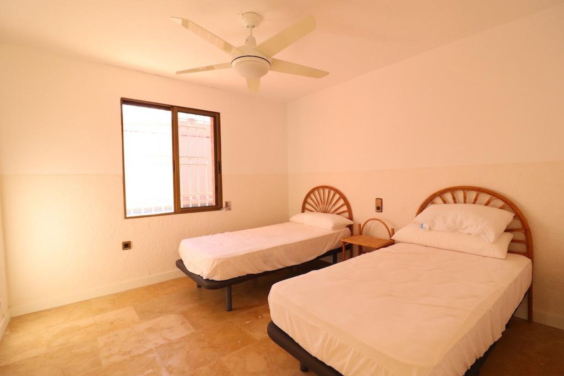 Resale - Villa - Orihuela Costa - MUY CERCA DE LA PLAYA