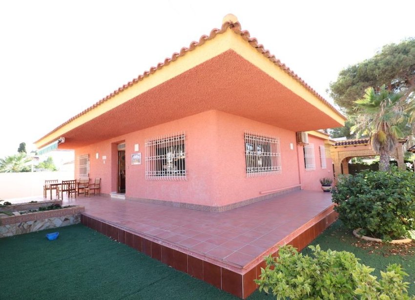 Resale - Villa - Orihuela Costa - MUY CERCA DE LA PLAYA
