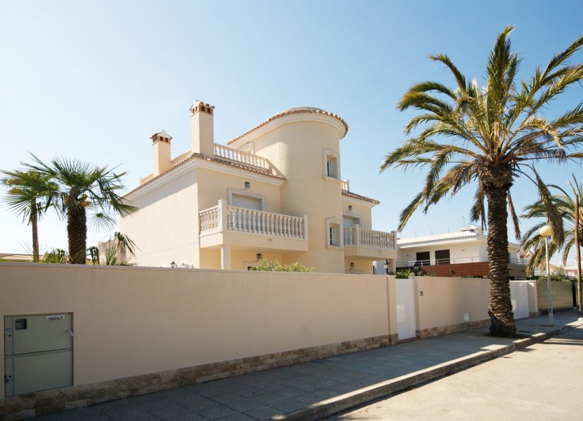 Resale - Villa - Orihuela Costa - MUY CERCA DE LA PLAYA