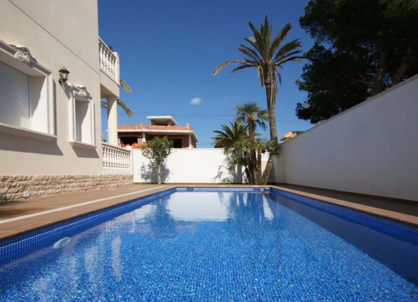 Resale - Villa - Orihuela Costa - MUY CERCA DE LA PLAYA