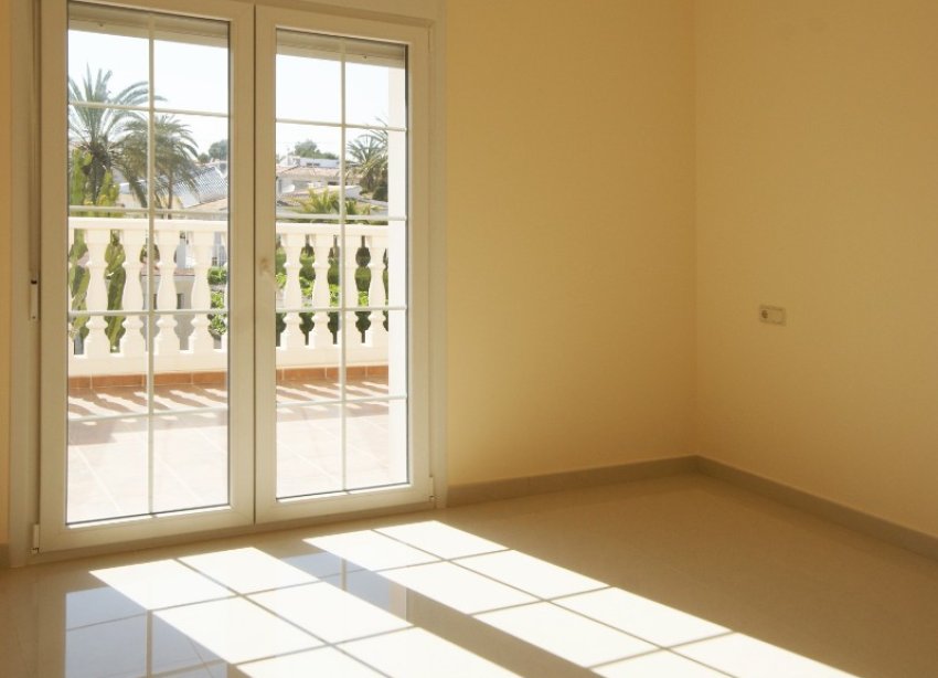 Resale - Villa - Orihuela Costa - MUY CERCA DE LA PLAYA