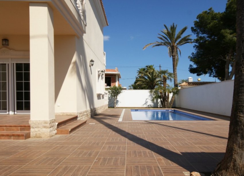 Resale - Villa - Orihuela Costa - MUY CERCA DE LA PLAYA