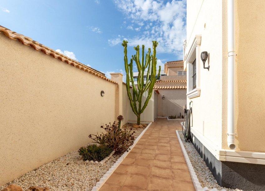 Resale - Villa - Orihuela Costa - Playa Flamenca