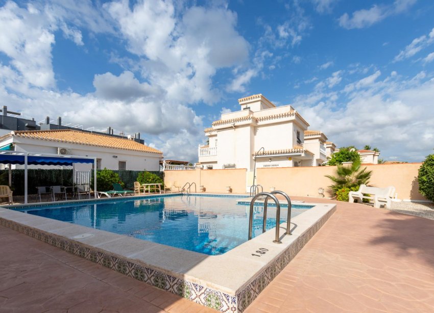 Resale - Villa - Orihuela Costa - Playa Flamenca