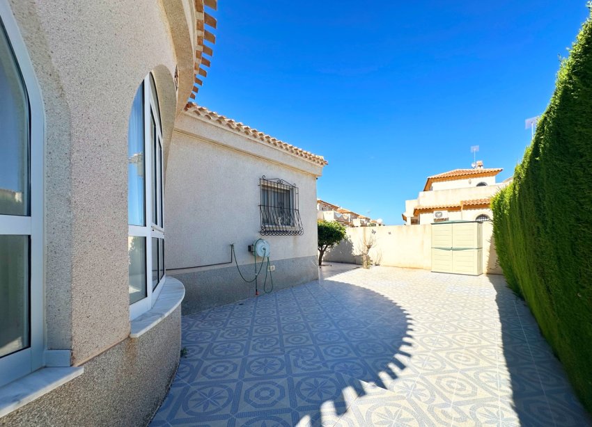 Resale - Villa - Orihuela Costa - Playa Flamenca