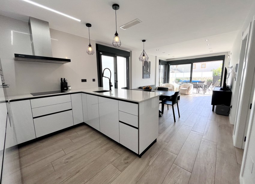 Resale - Villa - Orihuela Costa - Playa Flamenca