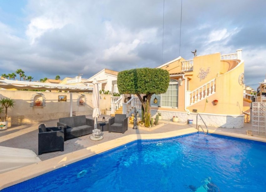 Resale - Villa - Orihuela Costa - Playa Flamenca