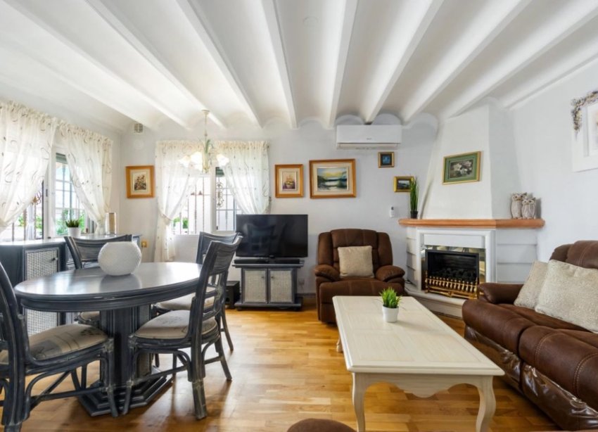 Resale - Villa - Orihuela Costa - Playa Flamenca