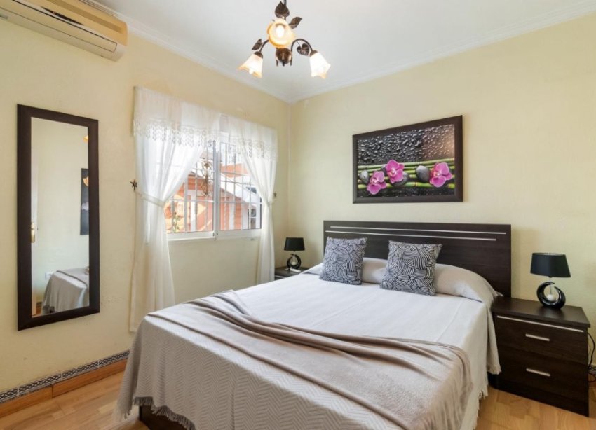 Resale - Villa - Orihuela Costa - Playa Flamenca