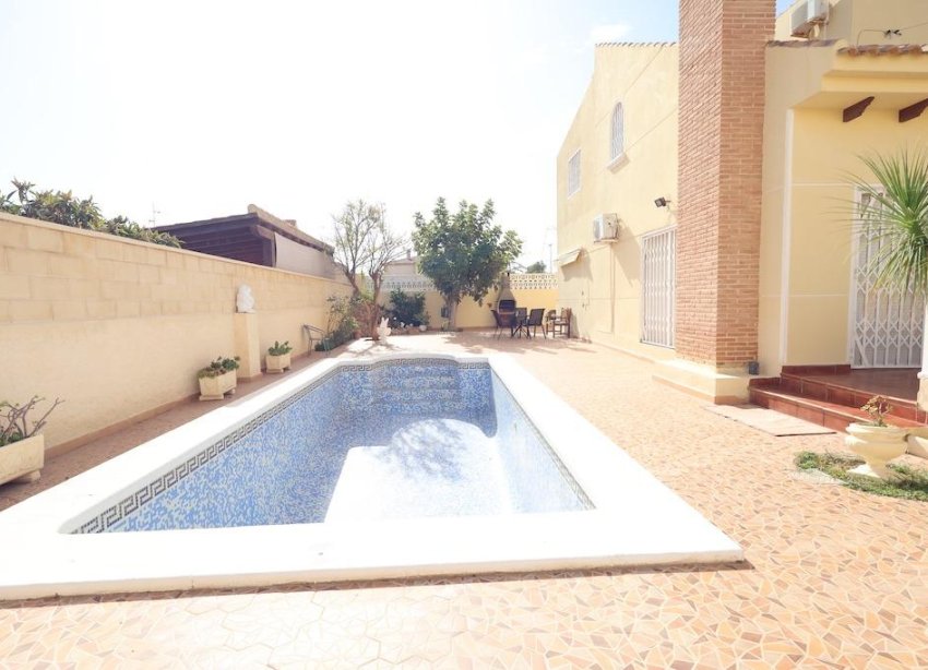 Resale - Villa - Orihuela Costa - Playa Flamenca