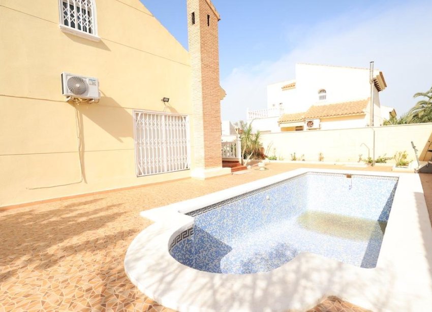 Resale - Villa - Orihuela Costa - Playa Flamenca