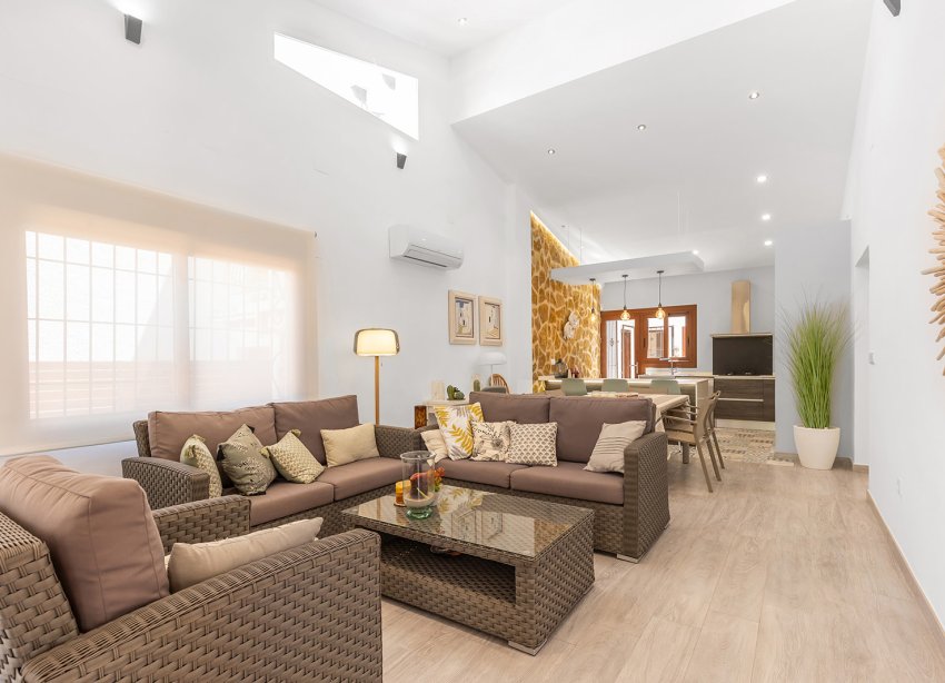 Resale - Villa - Orihuela Costa - Punta Prima