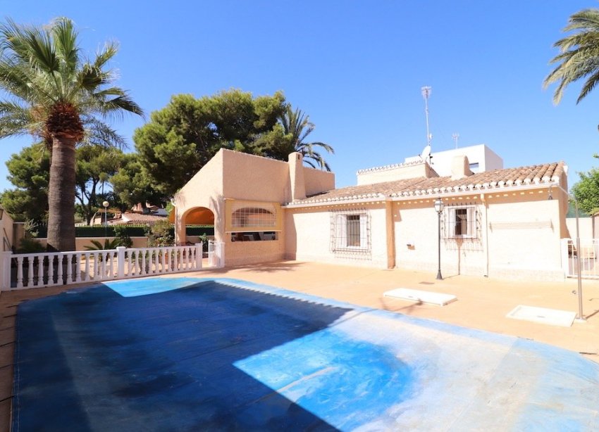 Resale - Villa - Orihuela Costa - Punta Prima