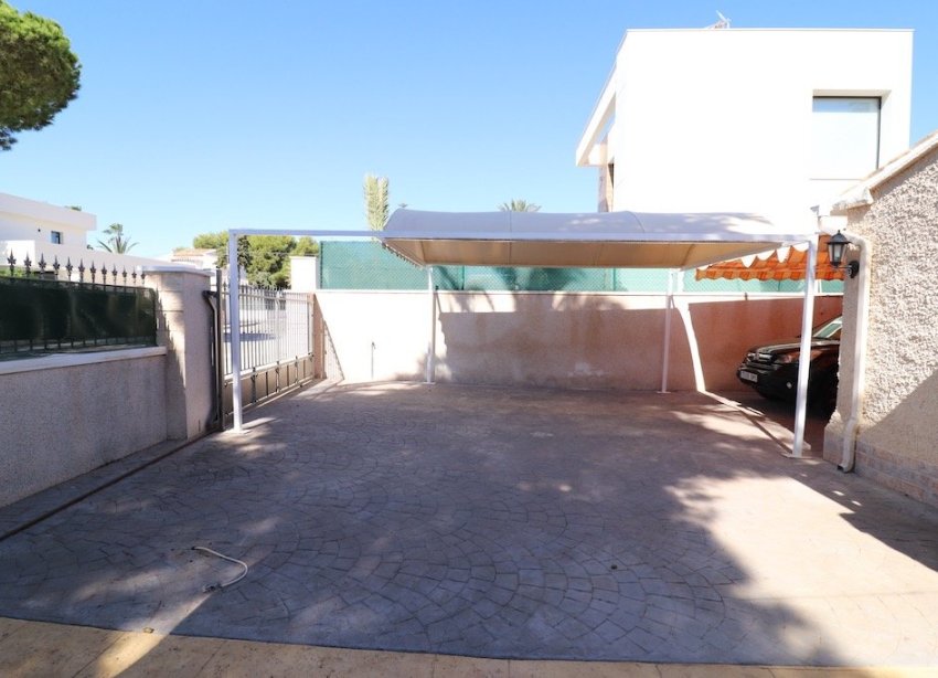 Resale - Villa - Orihuela Costa - Punta Prima