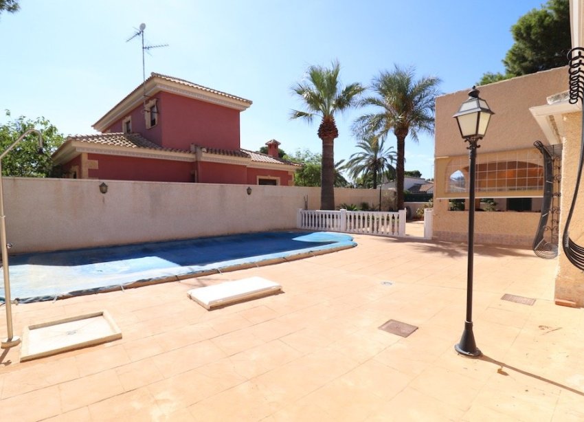 Resale - Villa - Orihuela Costa - Punta Prima