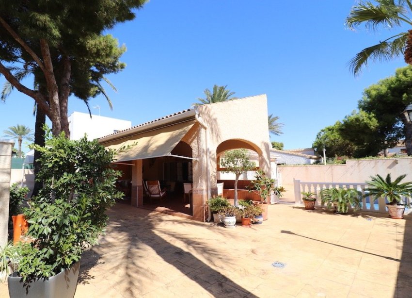 Resale - Villa - Orihuela Costa - Punta Prima