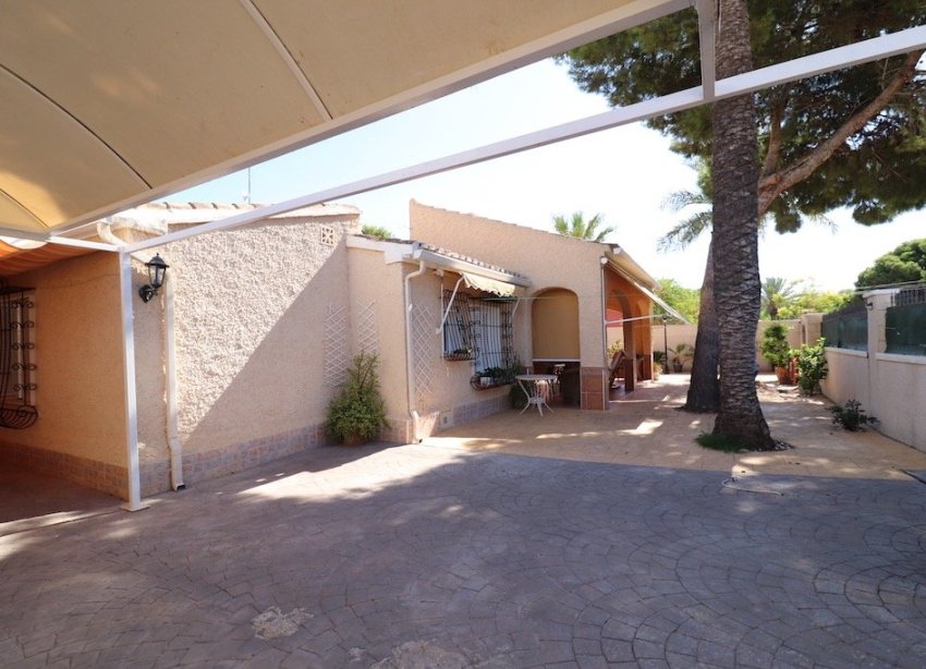 Resale - Villa - Orihuela Costa - Punta Prima