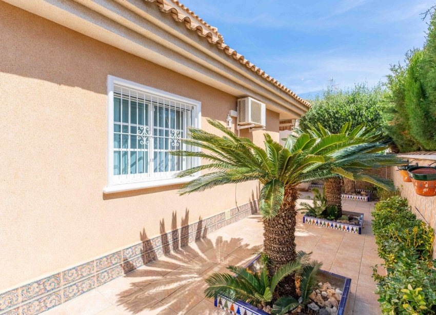 Resale - Villa - Orihuela Costa - Punta Prima