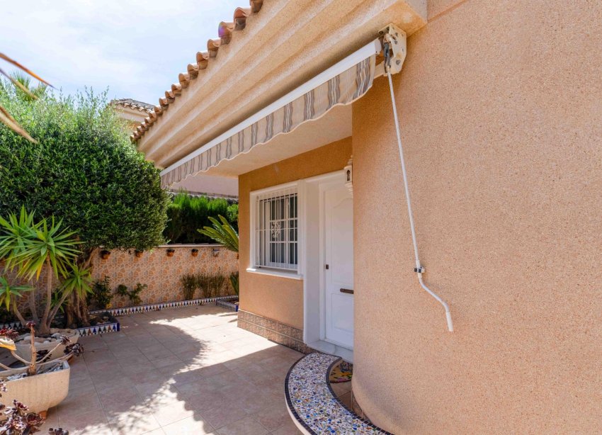 Resale - Villa - Orihuela Costa - Punta Prima